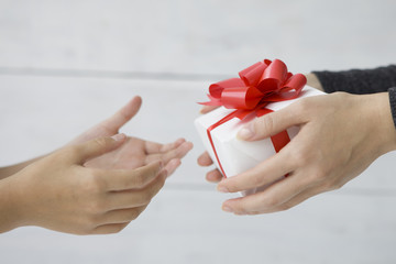 ホワイトデーには高級スイーツブランドをプレゼント♡チョコやクッキーなど紹介！