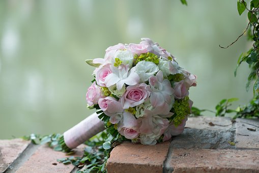 おめでたい結婚祝いに人気のプリザーブドフラワーを贈りませんか？