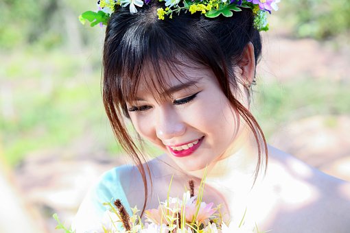 キレイを目指す新婦さんへ結婚祝いに贈りたい化粧品♡