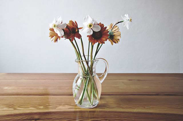 新婚生活に美しいお花を！結婚祝いにおすすめの花瓶10選