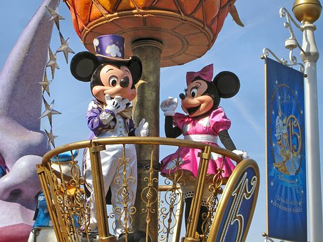 ディズニーで誕生日のお祝いをしよう！おすすめのプレゼントやグッズを紹介！