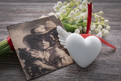 お義母さんへの誕生日プレゼント。気を遣わせない無難で贈りやすいギフトとは。