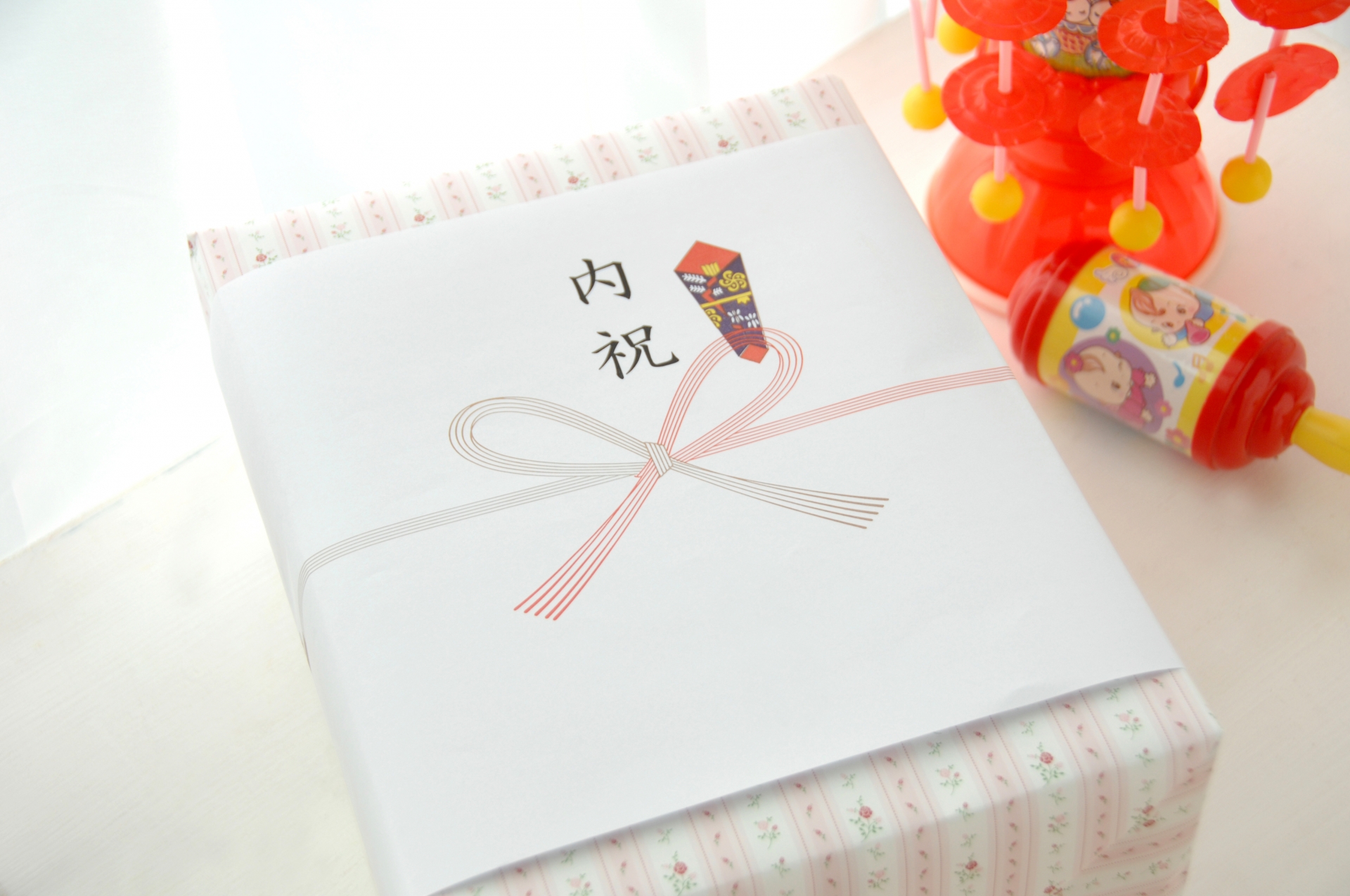 【内祝い】結婚・出産での兄弟に贈る金額相場やおすすめのプレゼントとは。