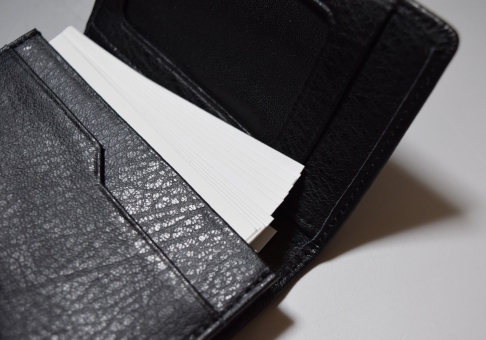 大人同士のプレゼントにはやっぱりこれ！名刺入れのプレゼント8選！