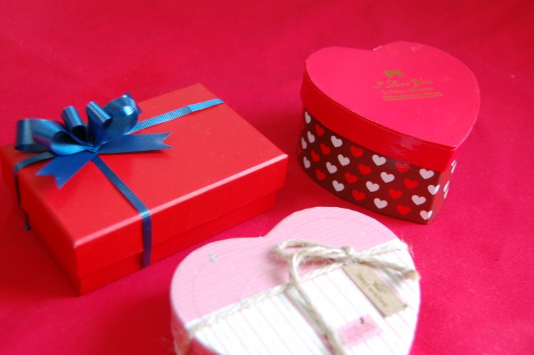 【逆バレンタイン】20代前半女友達に贈る10000円前後のバレンタインデーのプレゼント！