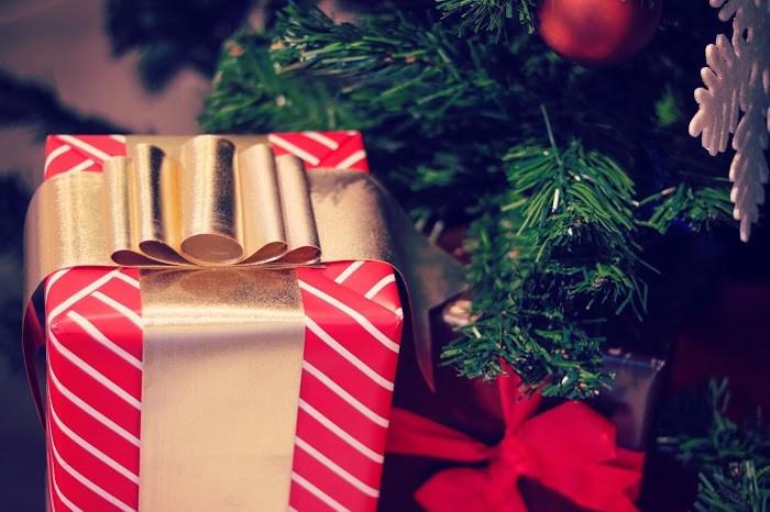 大学生の彼氏へ贈るクリスマスプレゼント！予算相場や過ごし方までご紹介します