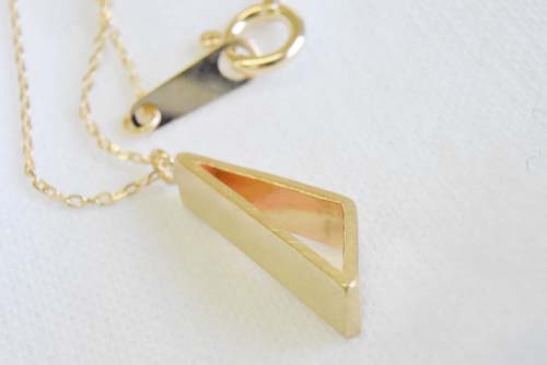 K10 トライアングルネックレス