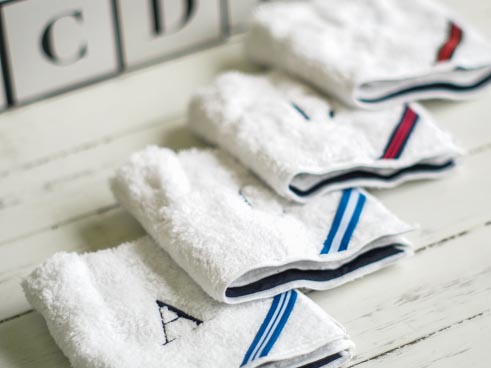 Pile イニシャルハンカチ