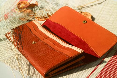 フラップ付き長財布