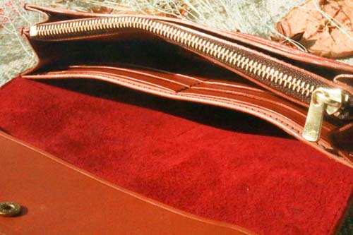 フラップ付き長財布