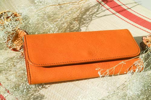 フラップ付き長財布