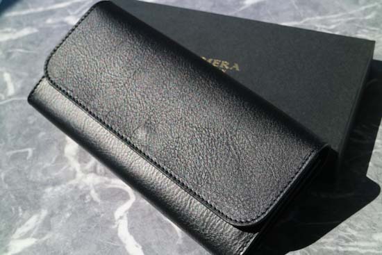 フラップ付き長財布-ブラック