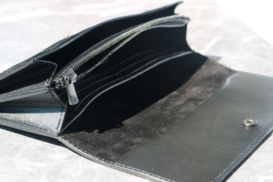 フラップ付き長財布-ブラック