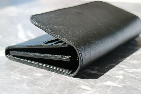 フラップ付き長財布-ブラック