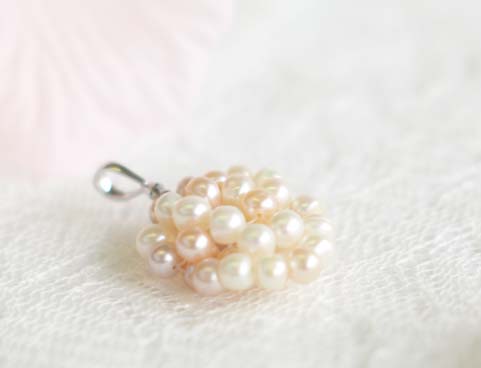 淡水パールの立体チャーム