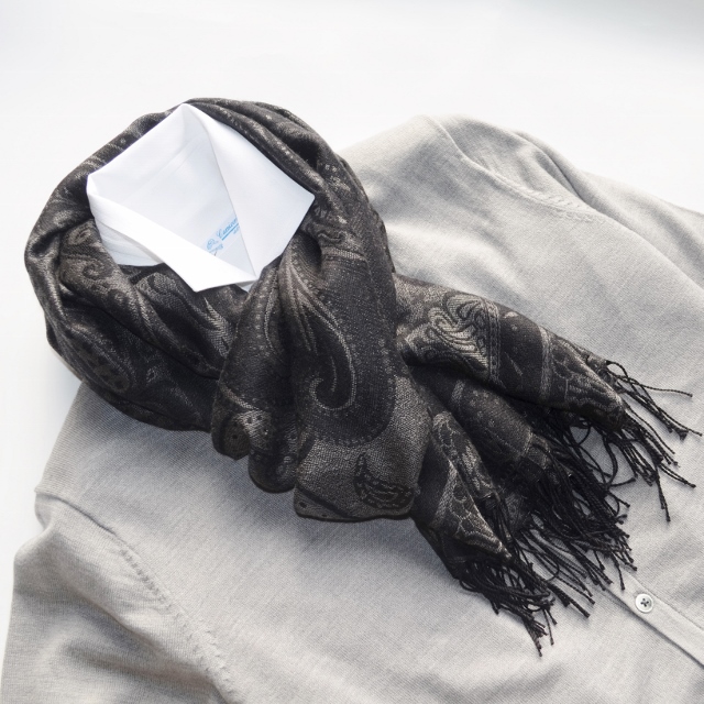 シルクカシミヤ大柄ペイズリージャカードストール　チャコール