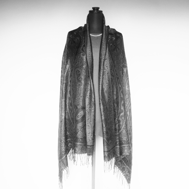シルクカシミヤ大柄ペイズリージャカードストール　チャコール