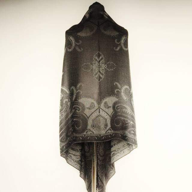 シルクカシミヤ大柄ペイズリージャカードストール　チャコール