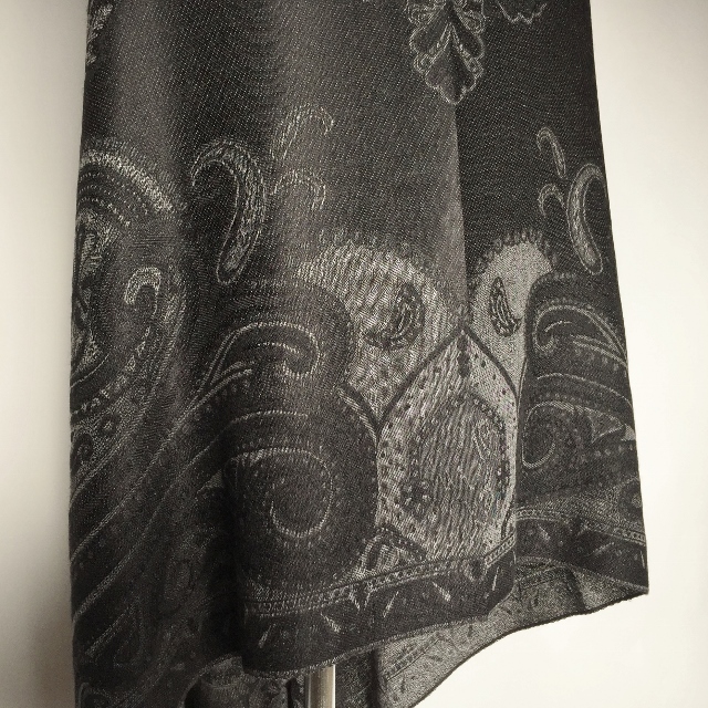 シルクカシミヤ大柄ペイズリージャカードストール　チャコール