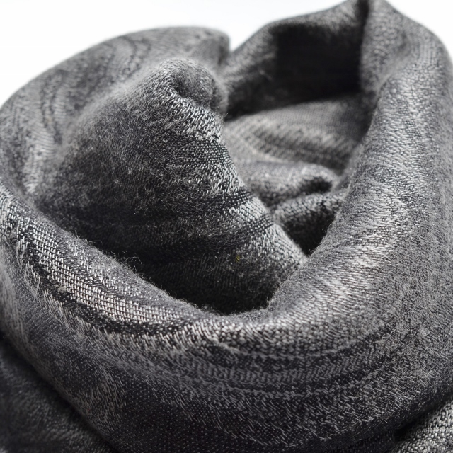 シルクカシミヤ大柄ペイズリージャカードストール　グレー