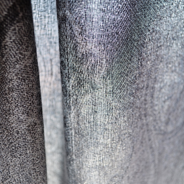 シルクカシミヤ大柄ペイズリージャカードストール　グレー