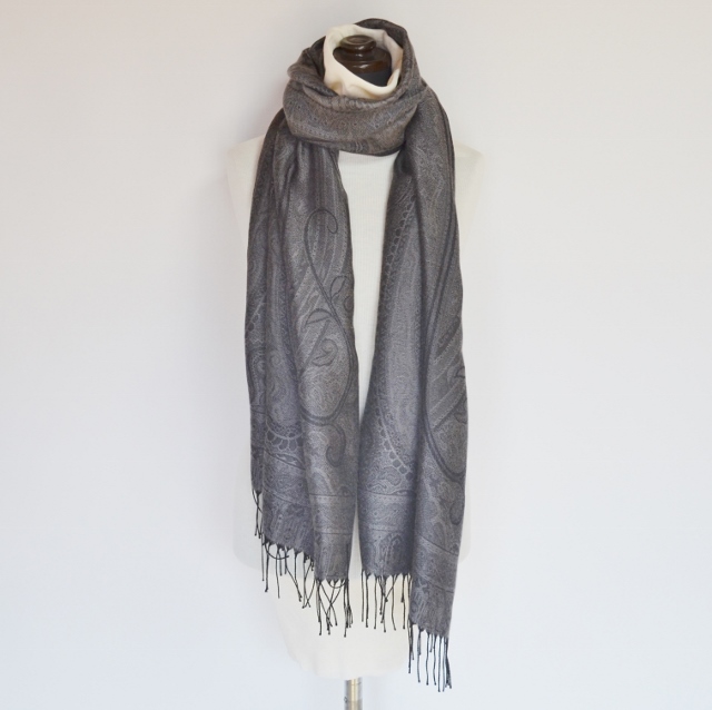 シルクカシミヤ大柄ペイズリージャカードストール　グレー