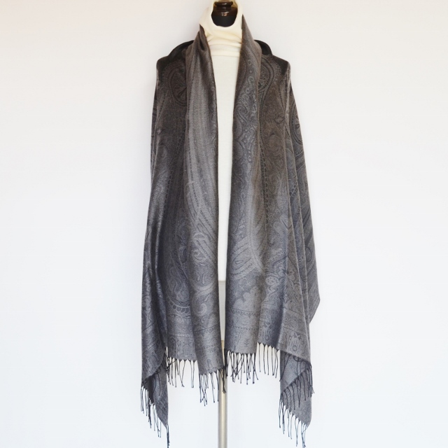 シルクカシミヤ大柄ペイズリージャカードストール　グレー