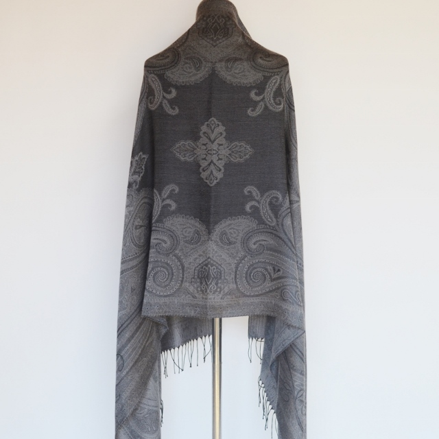 シルクカシミヤ大柄ペイズリージャカードストール　グレー