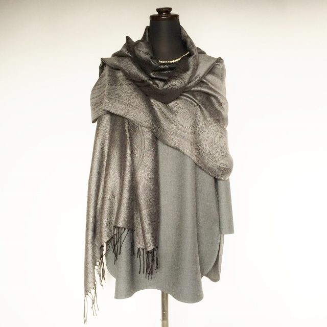 シルクカシミヤ大柄ペイズリージャカードストール　グレー