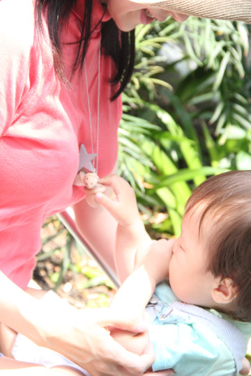 Kiko+の木のおもちゃ付きオーガニックおむつケーキ(2段/全3色)