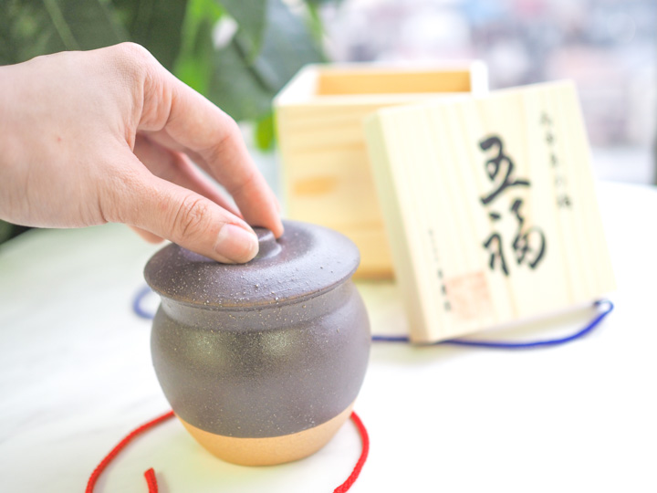 丙申年の梅 五福 1粒［壺・木箱・金箔入り］