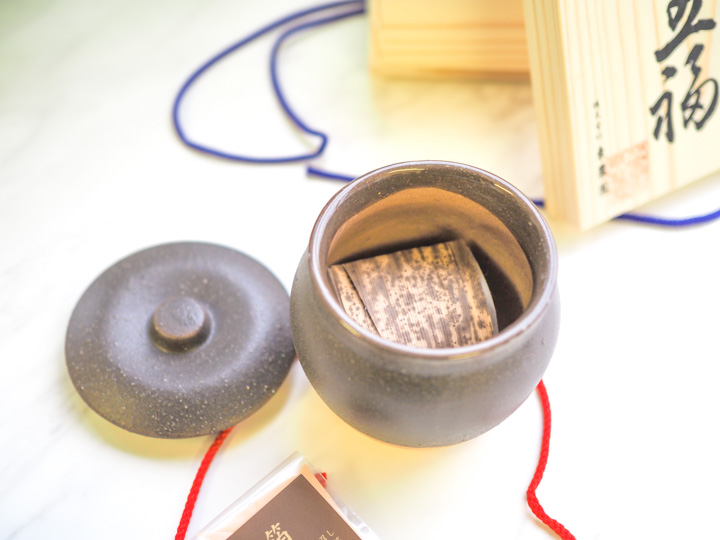 丙申年の梅 五福 1粒［壺・木箱・金箔入り］