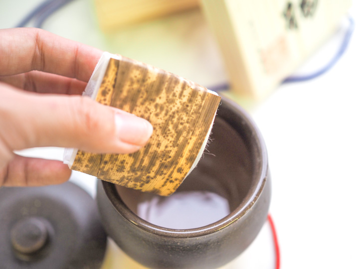 丙申年の梅 五福 1粒［壺・木箱・金箔入り］