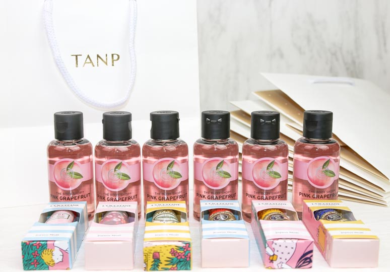 【ホワイトデーギフト6セット入り！】LOCCITANE ハンドクリーム & THE BODY SHOP シャワージェル６本セット