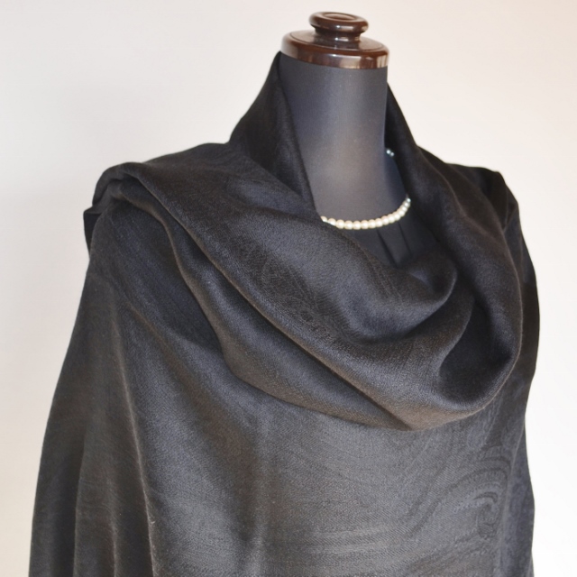 シルクカシミヤ大柄ペイズリージャカードストール　ブラック