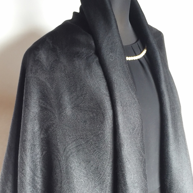 シルクカシミヤ大柄ペイズリージャカードストール　ブラック