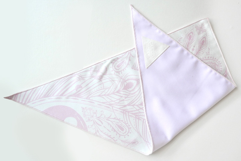 アイウェアが拭けるハンカチ peacock - 三角
