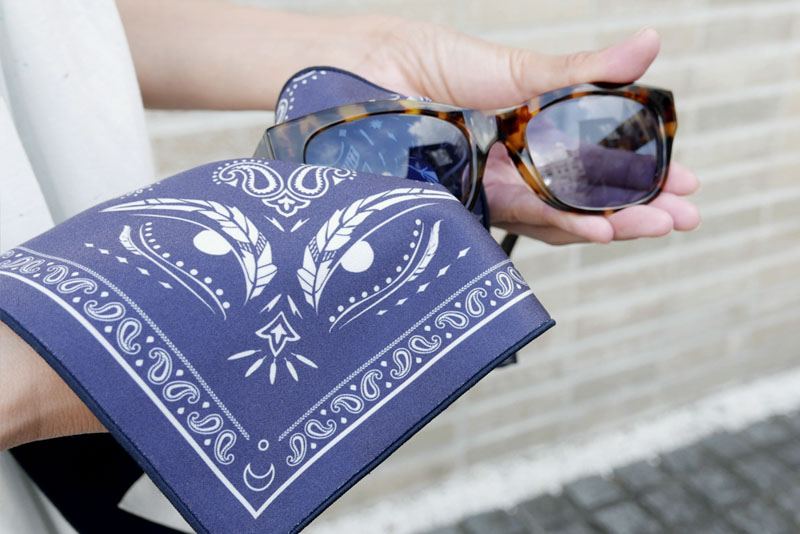 アイウェアが拭けるハンカチ eagle - 三角