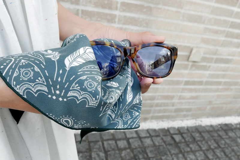 アイウェアが拭けるハンカチ eagle - 三角