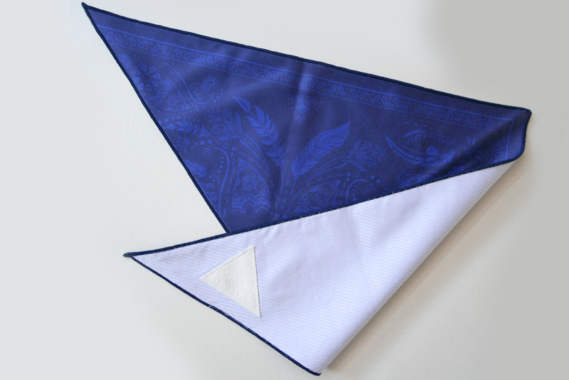 アイウェアが拭けるハンカチ eagle - 三角