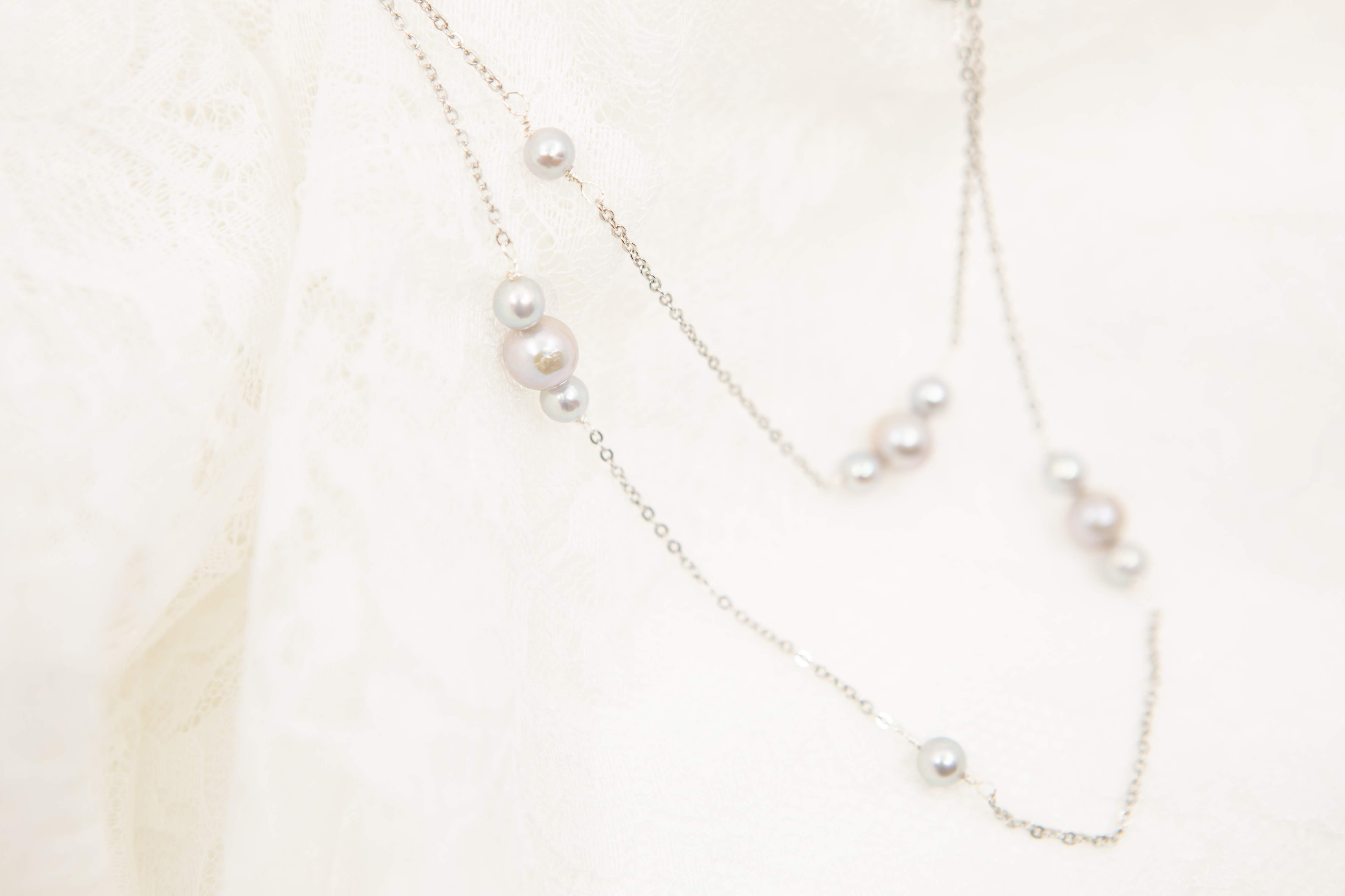 ブルーグレイの淡水パール × シルバーチェーン