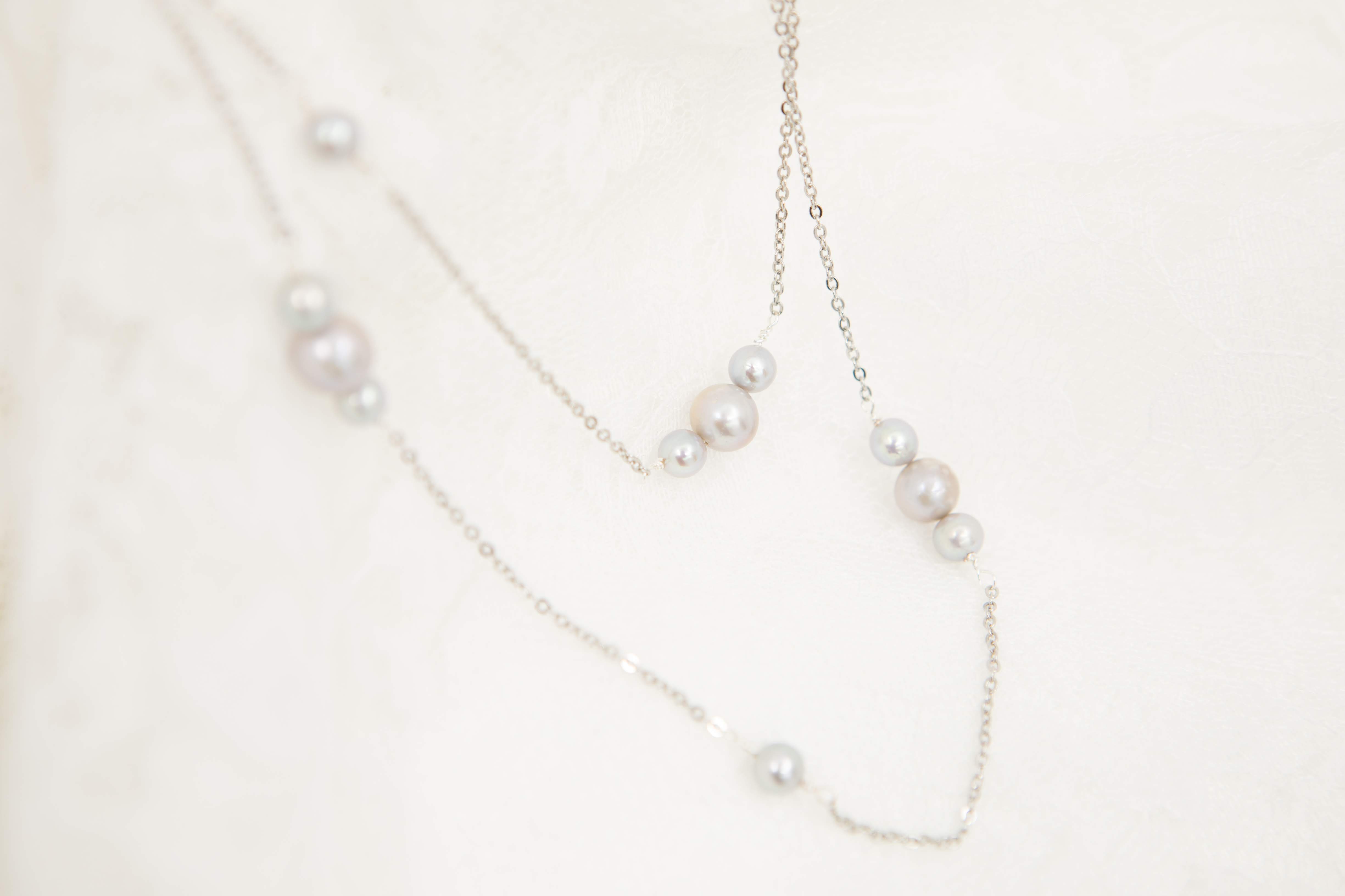 ブルーグレイの淡水パール × シルバーチェーン