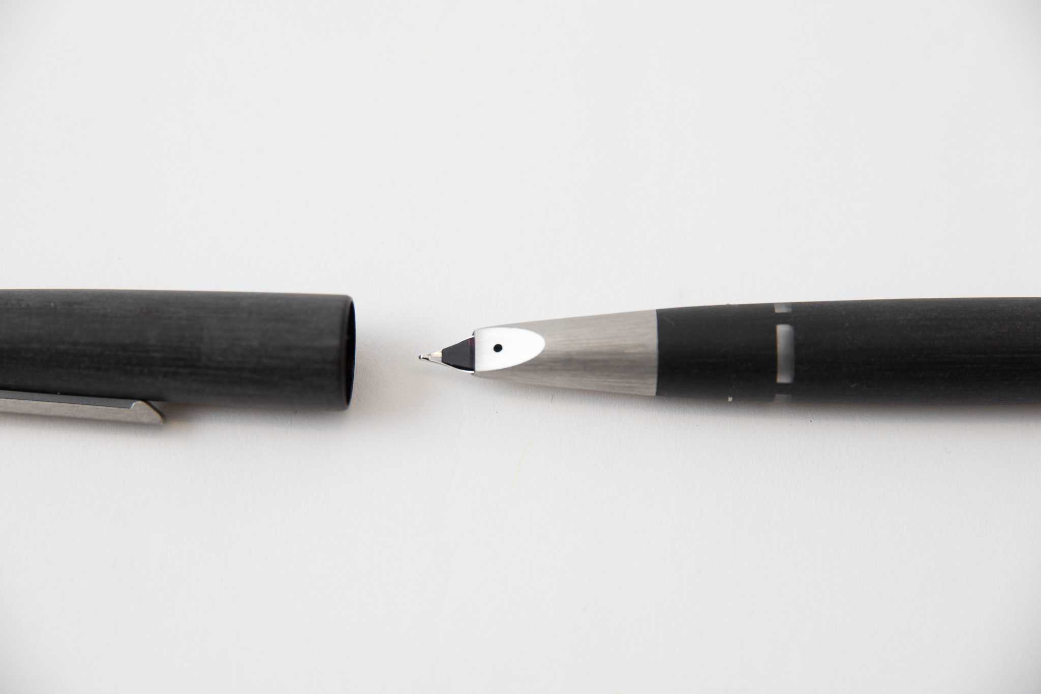 【LAMY】 2000 L01 万年筆14金ペン先M（中字）プラチナ仕上げ