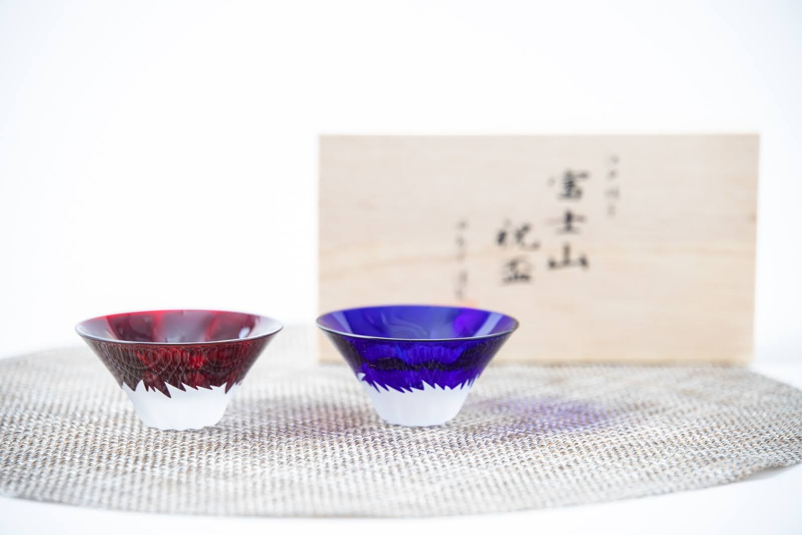 彫刻硝子青赤富士セット(木箱入り)