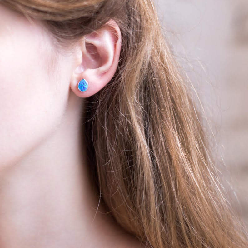 ドロップ型スタッズピアス