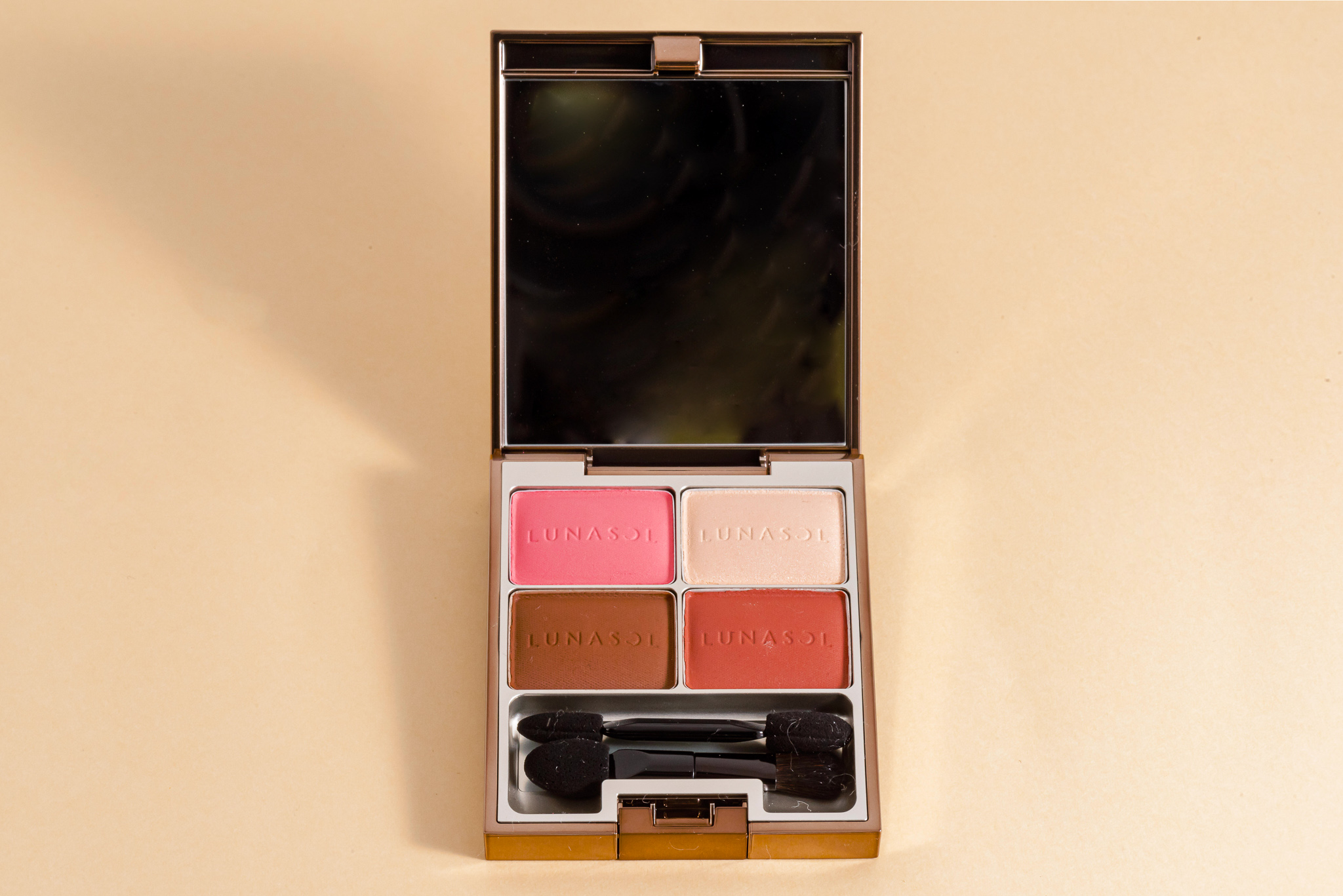 マカロングロウアイズ 01 Cassis