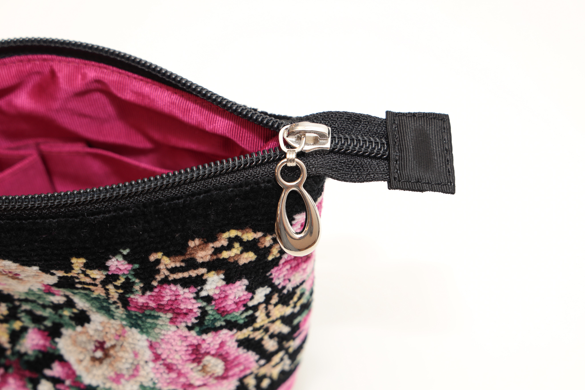 アンティクローズ モールコスメポーチ（ショルダーストラップ付）