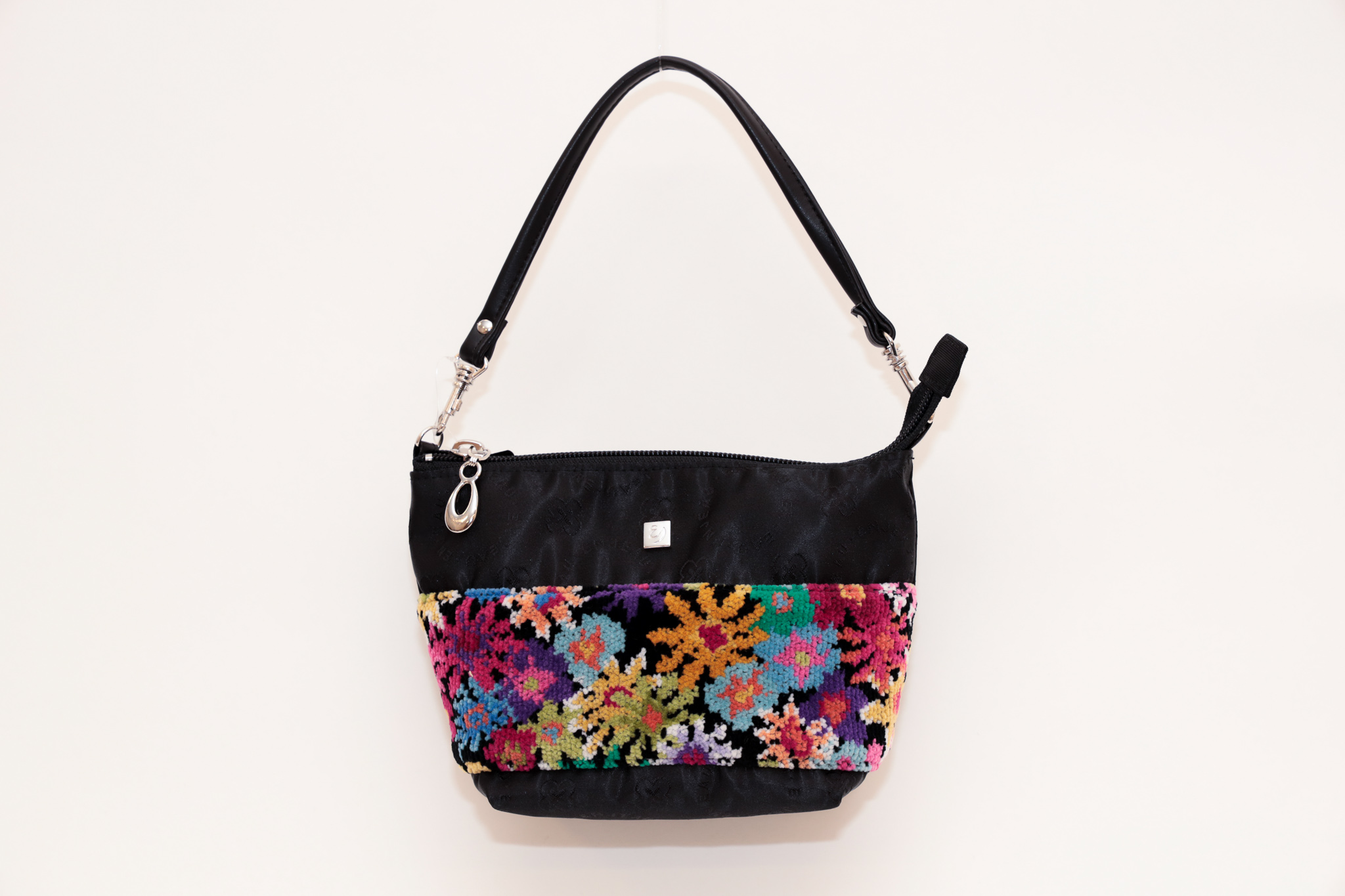 アンナシリーズ コスメポーチ（ショルダーストラップ付）