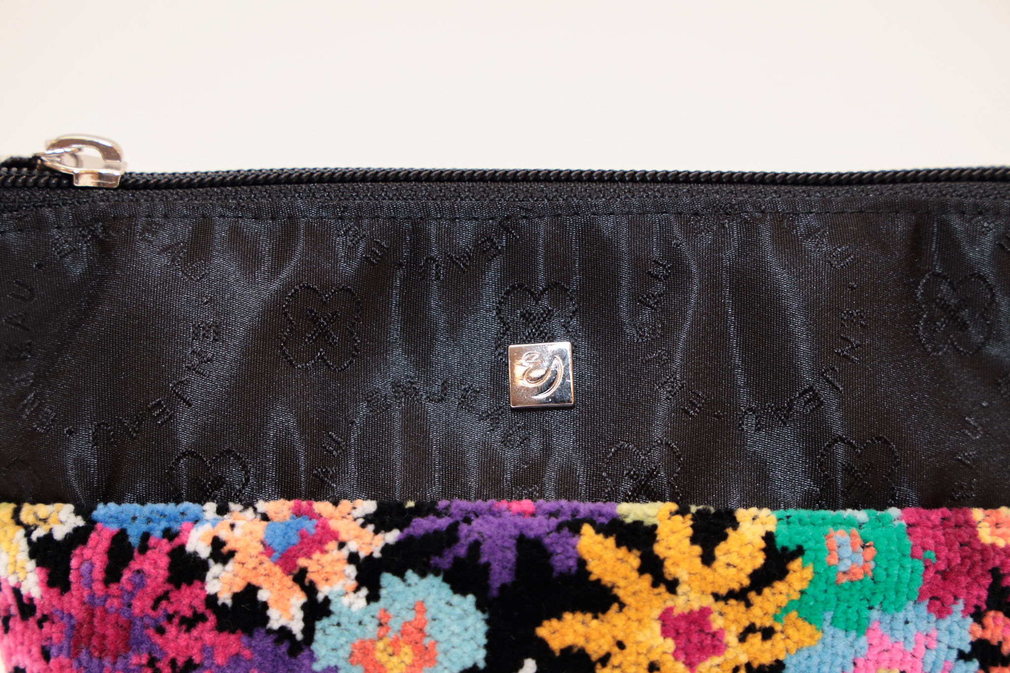 アンナシリーズ コスメポーチ（ショルダーストラップ付）