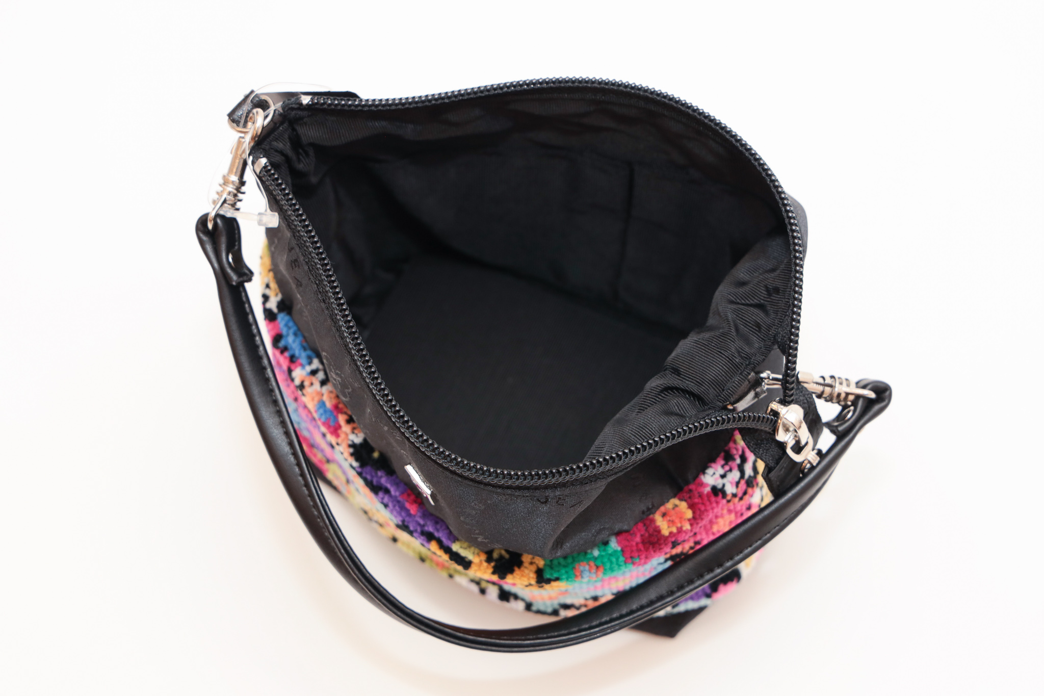 アンナシリーズ コスメポーチ（ショルダーストラップ付）